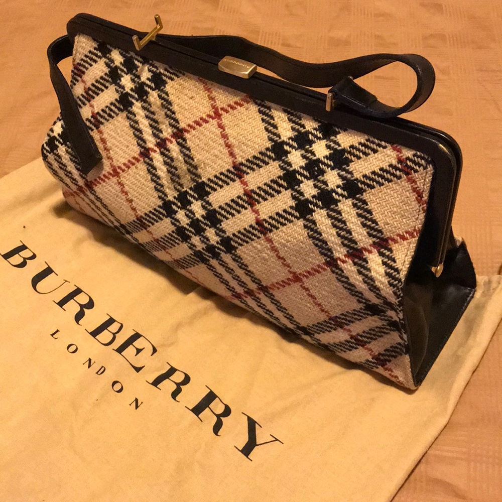 Burberry Shoulder Bag 🔥 - Picture 6 of 7